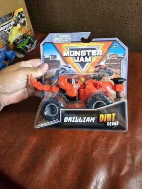 Monster Jam Drilliam Dirt Squad Series 10